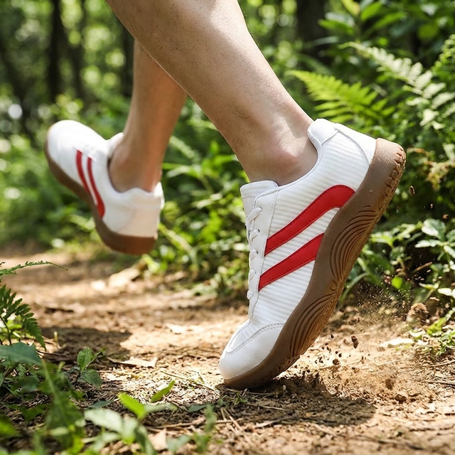 Walking easily on a path in the Dash